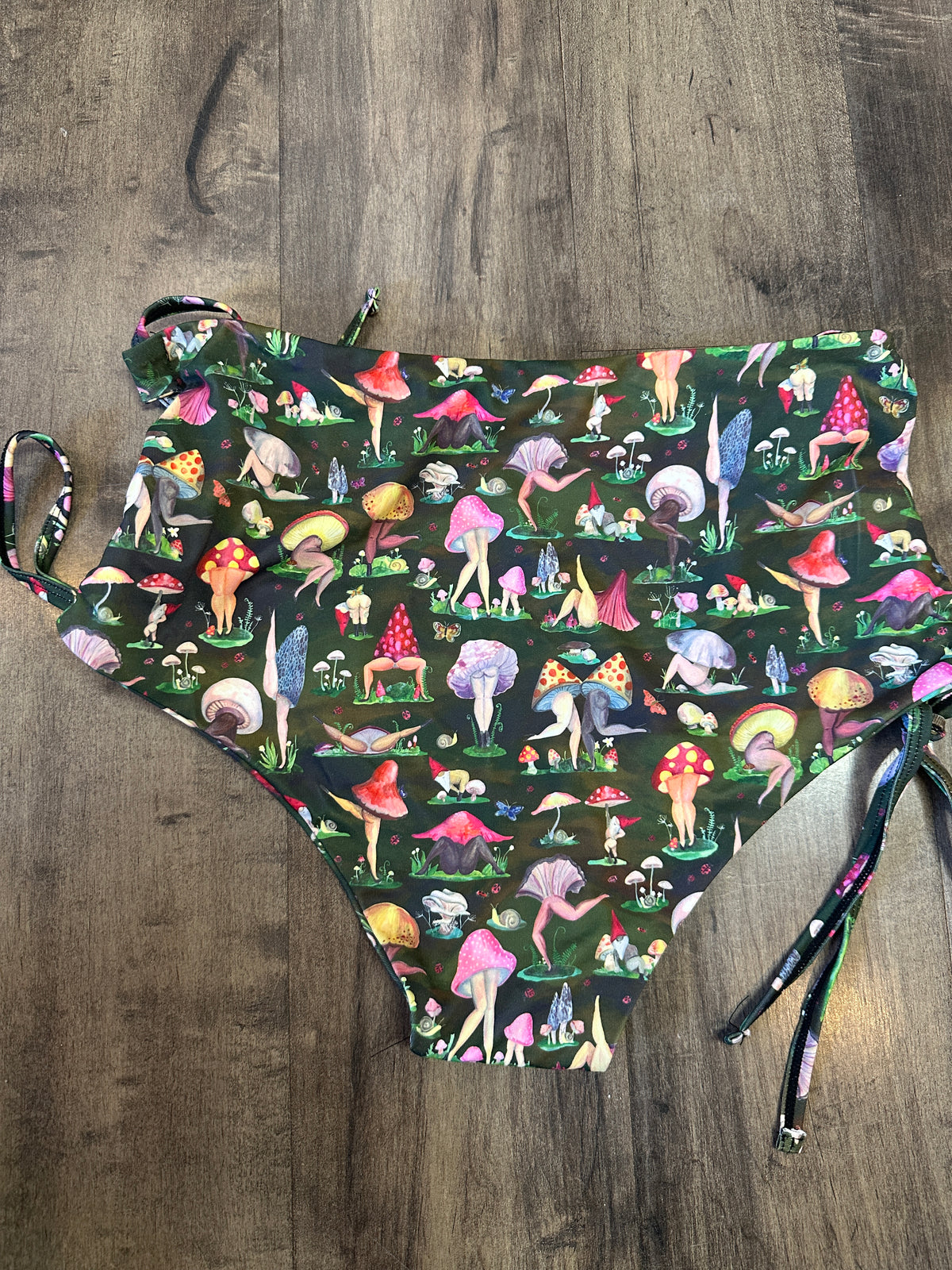 *SAMPLE* Fruiting Bodies Lattice Shorts Sz M