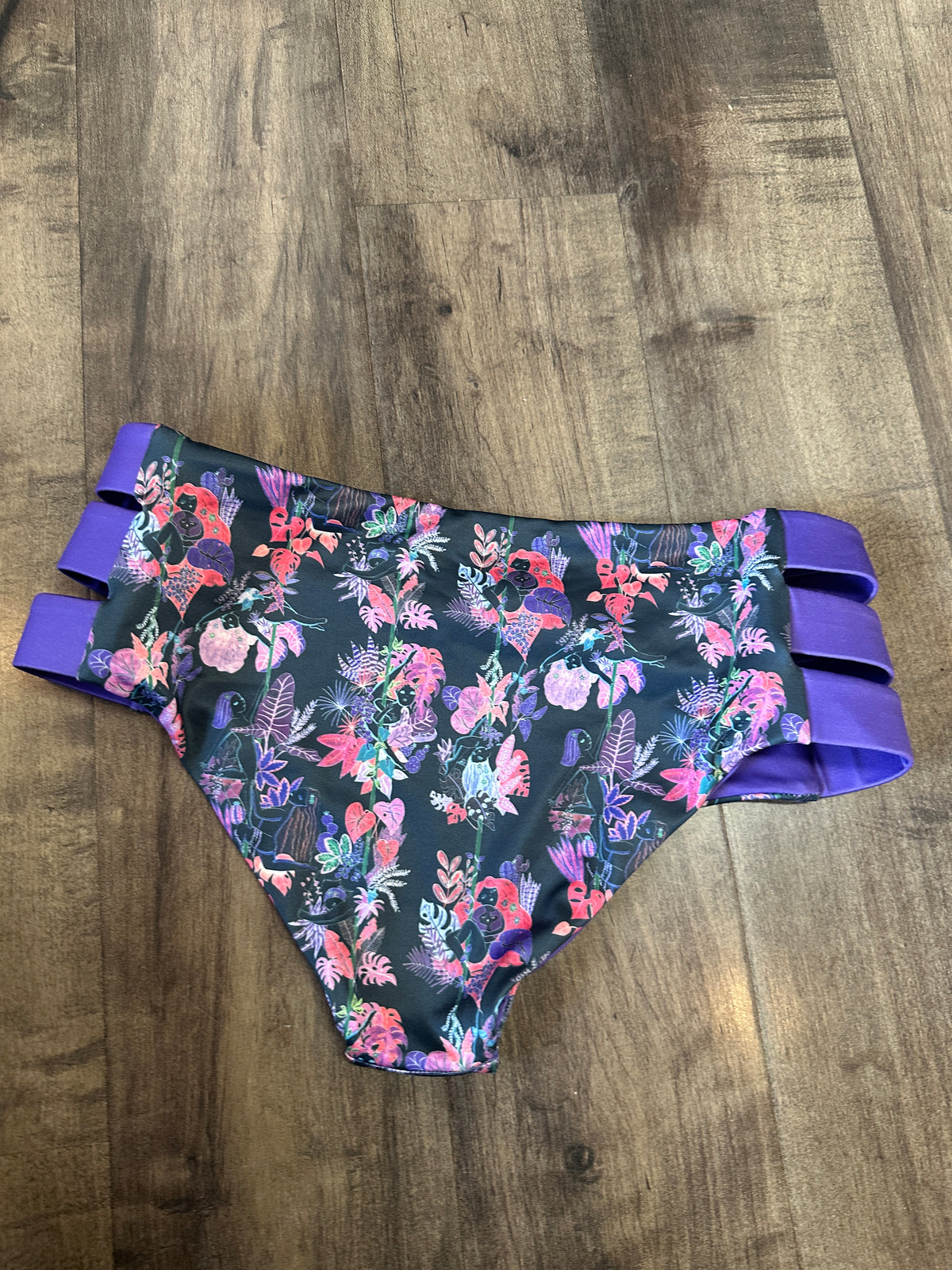 *SAMPLE* Pole & Plants Strappy Side Shorts Sz M