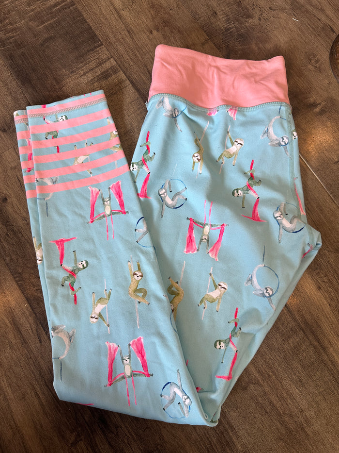 *PRE-LOVED* Circus Sloth Leggings M
